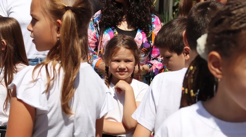 PLESNA ČAROLIJA OKUPILA 400 MALIŠANA U DERVENTI